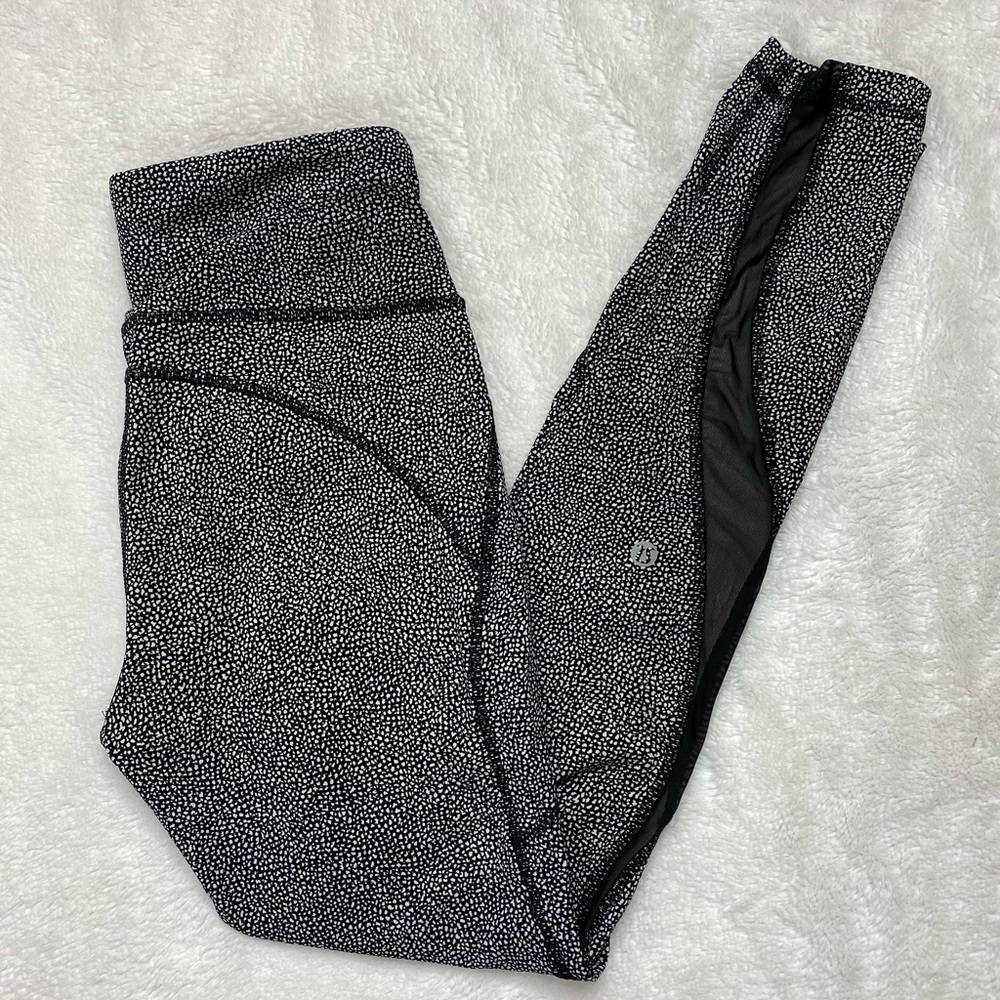 LULULEMON Invigorate 7/8 Tight Chakra Print Alpine White Black Size 4 #W5AMVS